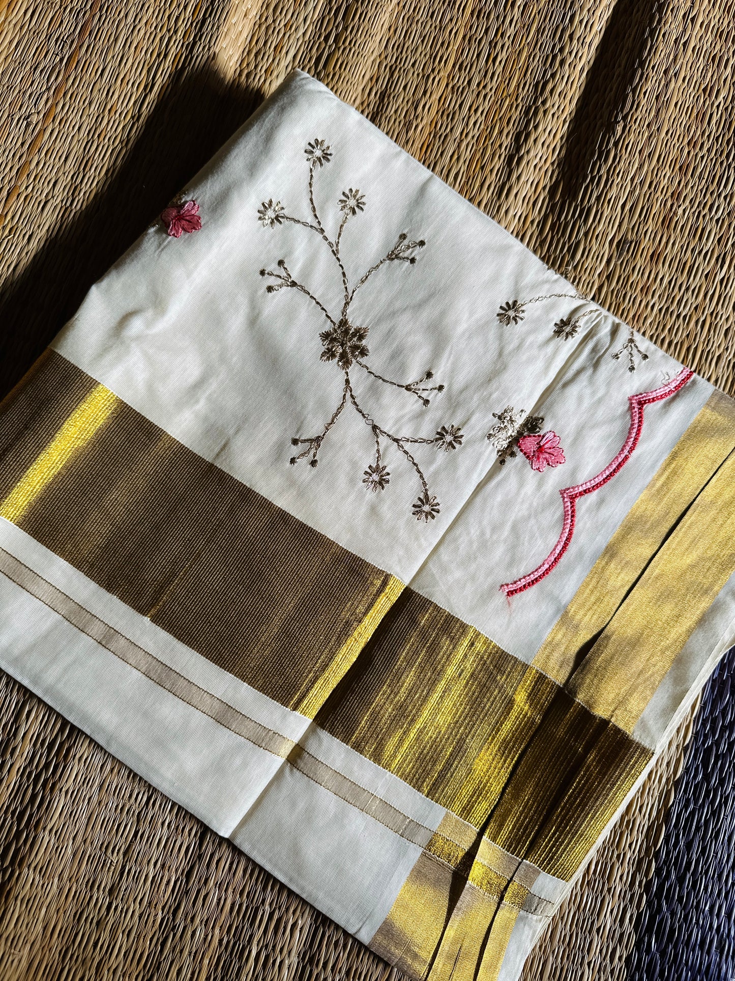 തൃക്കേട്ട(saree comes with a matching running blouse)