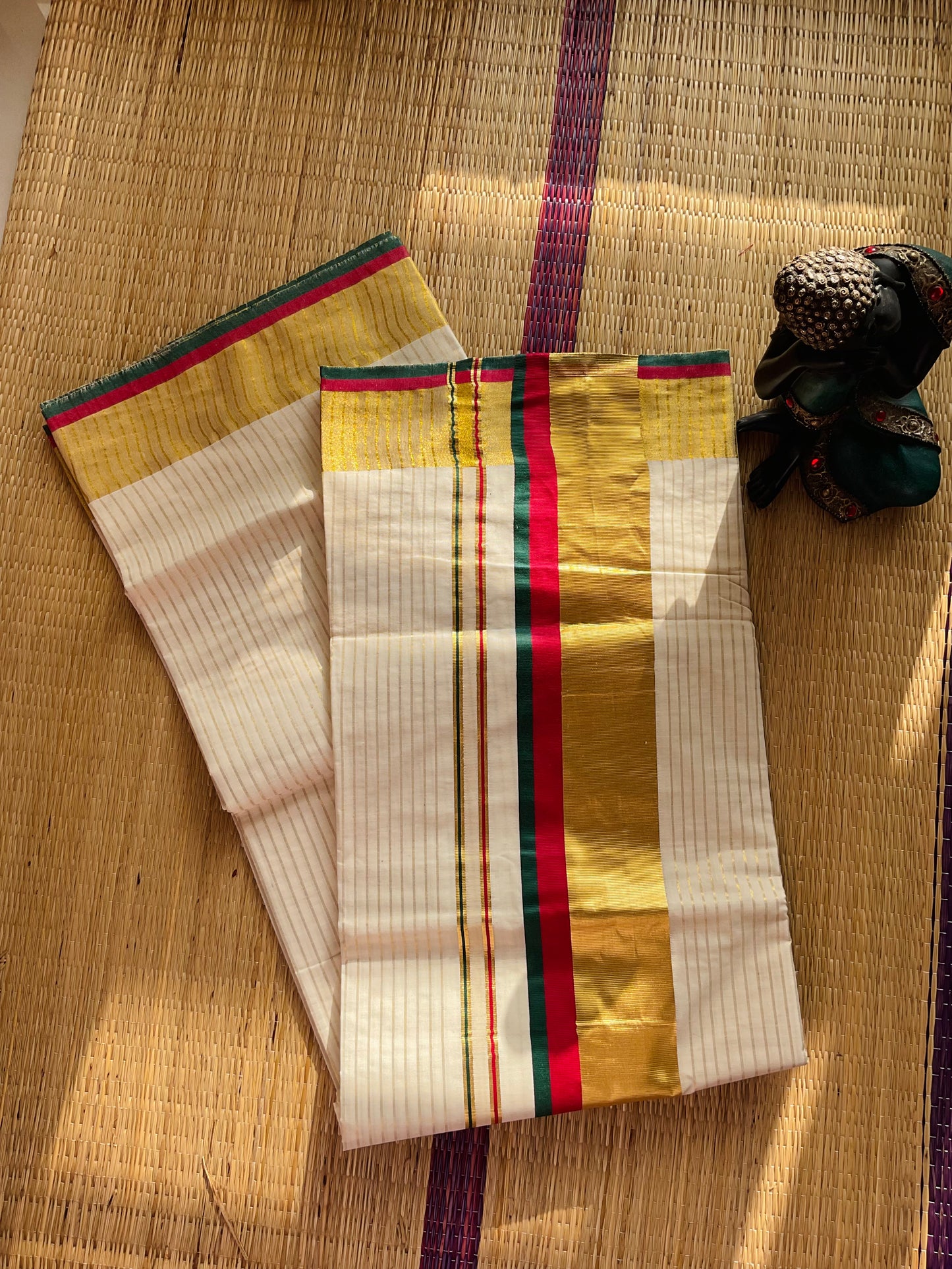കുന്നിക്കുരു🌹 (Set saree with running blouse)
