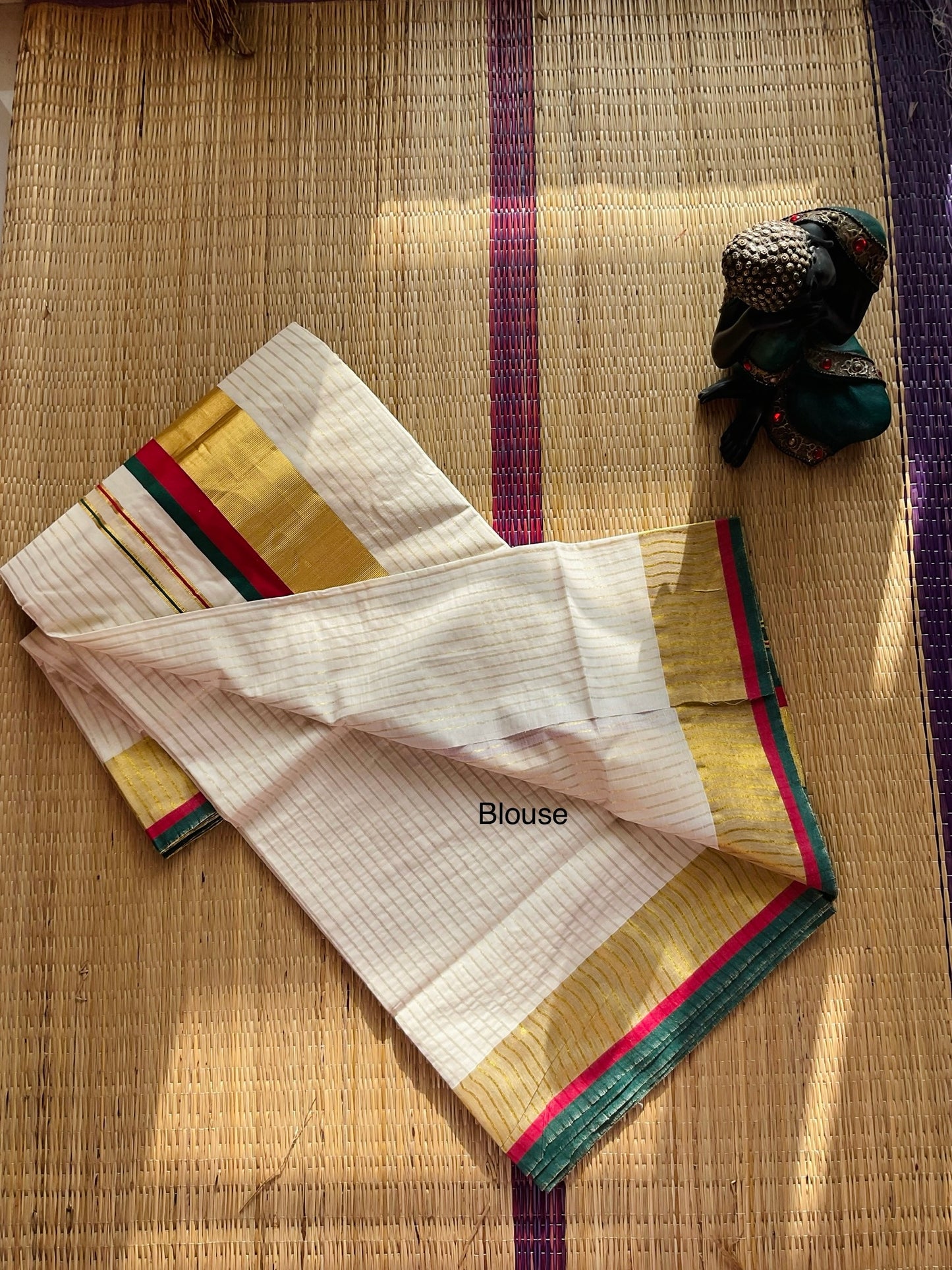 കുന്നിക്കുരു🌹 (Set saree with running blouse)