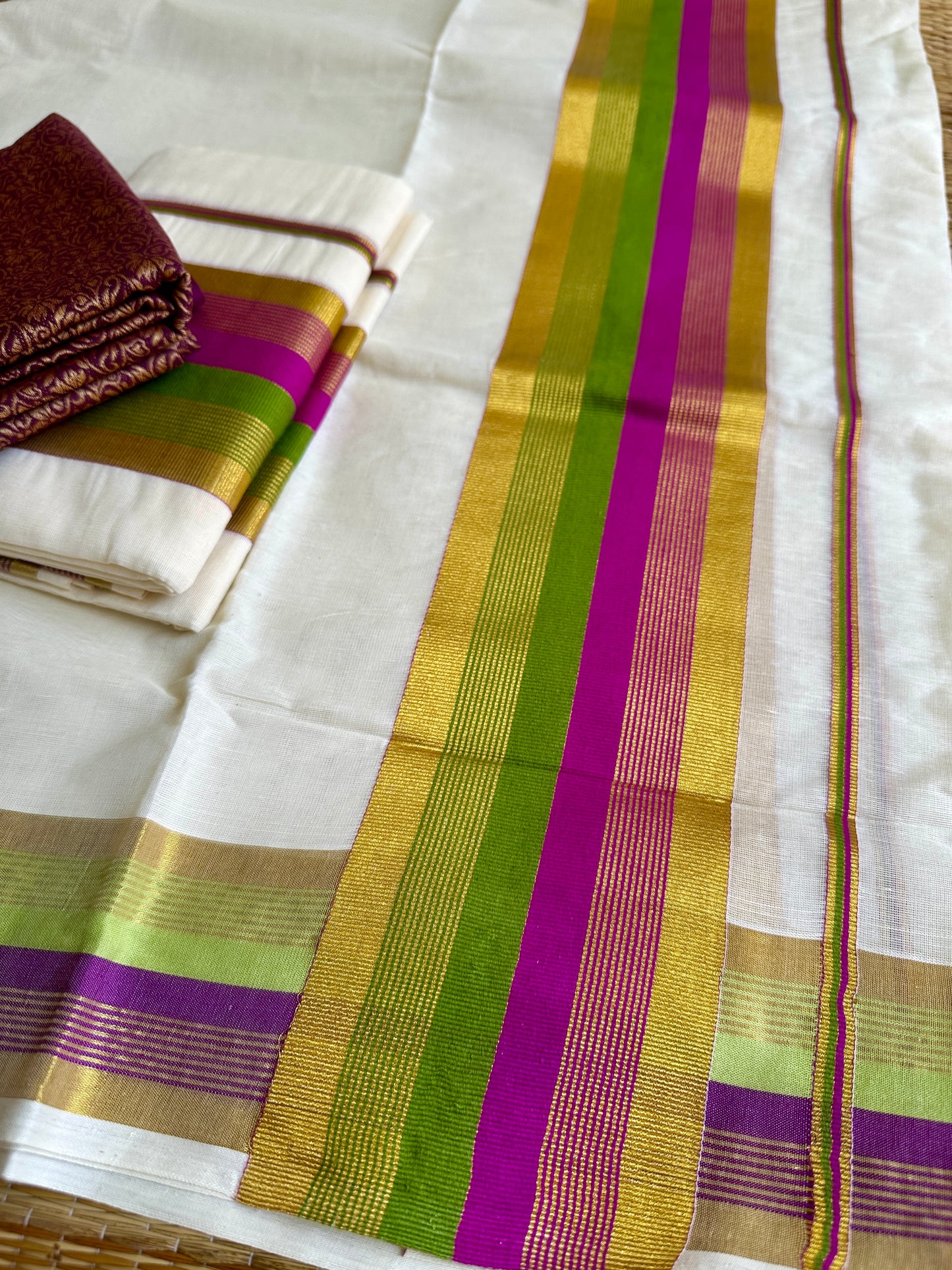 രോഹിണി 🦩 (Set mund with Blouse piece)