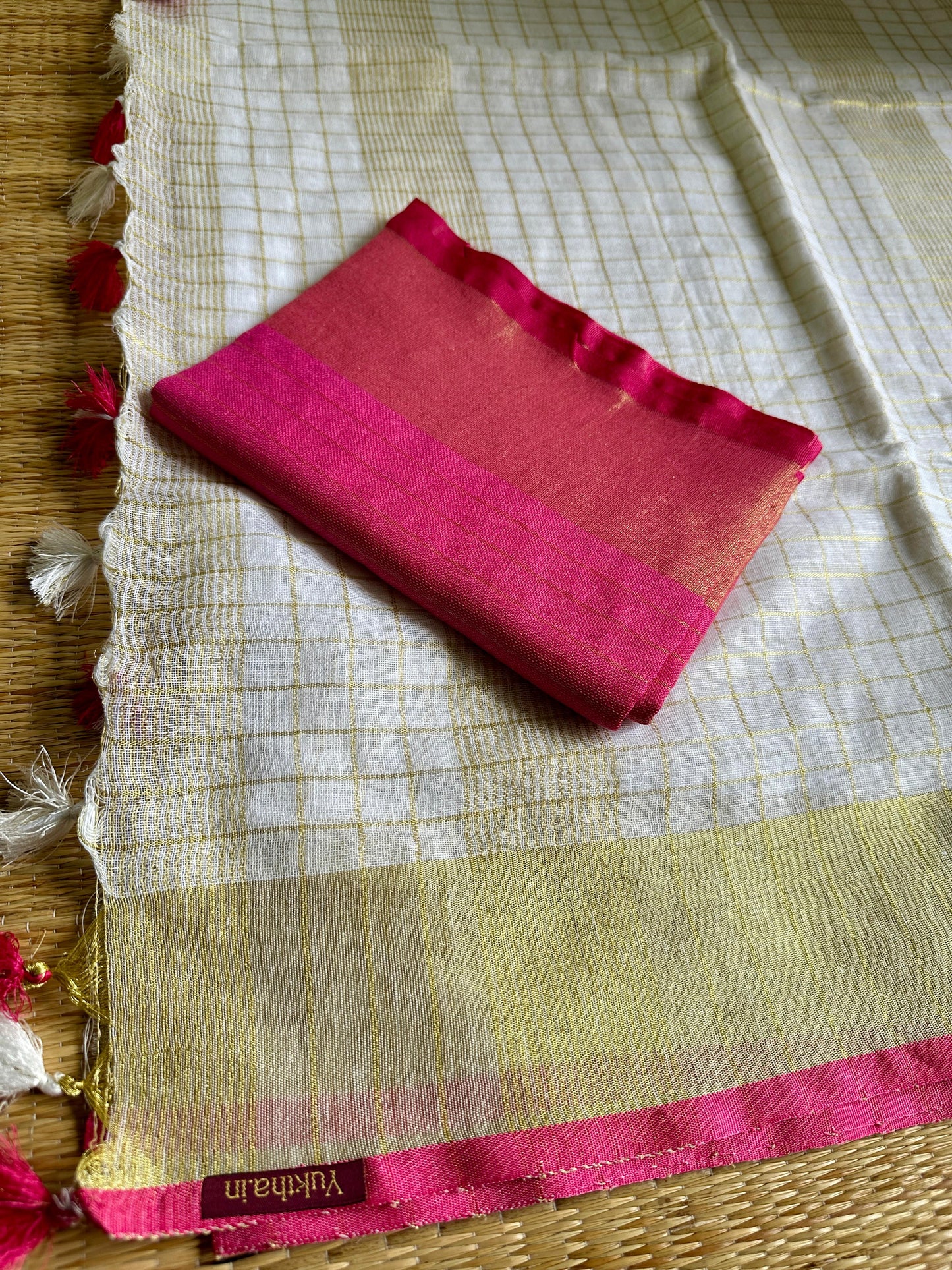 തുമ്പപ്പൂ 🩷 ( Pink Linen Soft Cotton Saree with Matching Blouse piece)