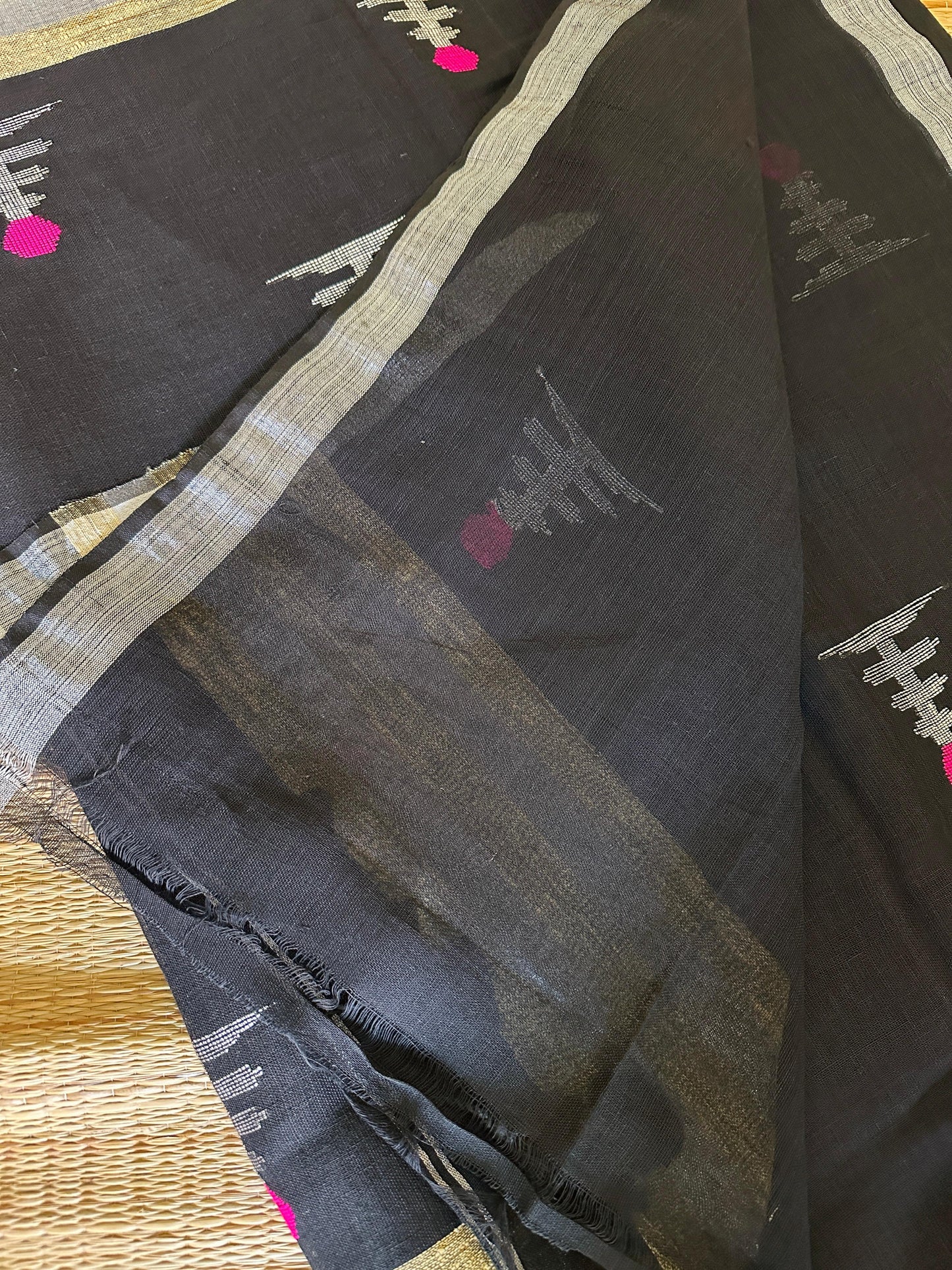 Black Charm🖤 🩷🌷(Premium Linen Soft Cotton Saree with Running Blouse piece)