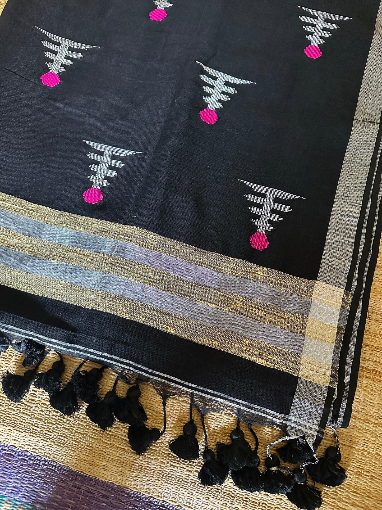 Black Charm🖤 🩷🌷(Premium Linen Soft Cotton Saree with Running Blouse piece)