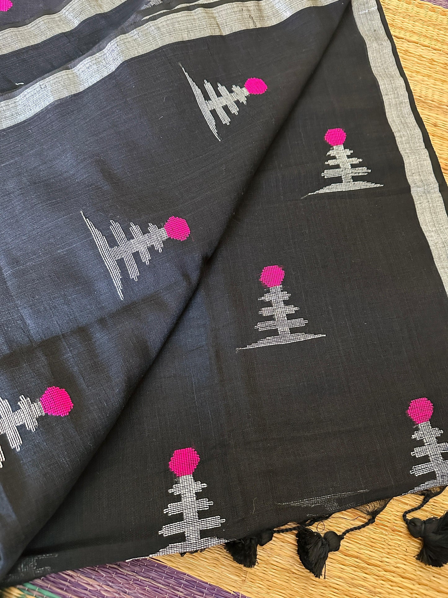 Black Charm🖤 🩷🌷(Premium Linen Soft Cotton Saree with Running Blouse piece)