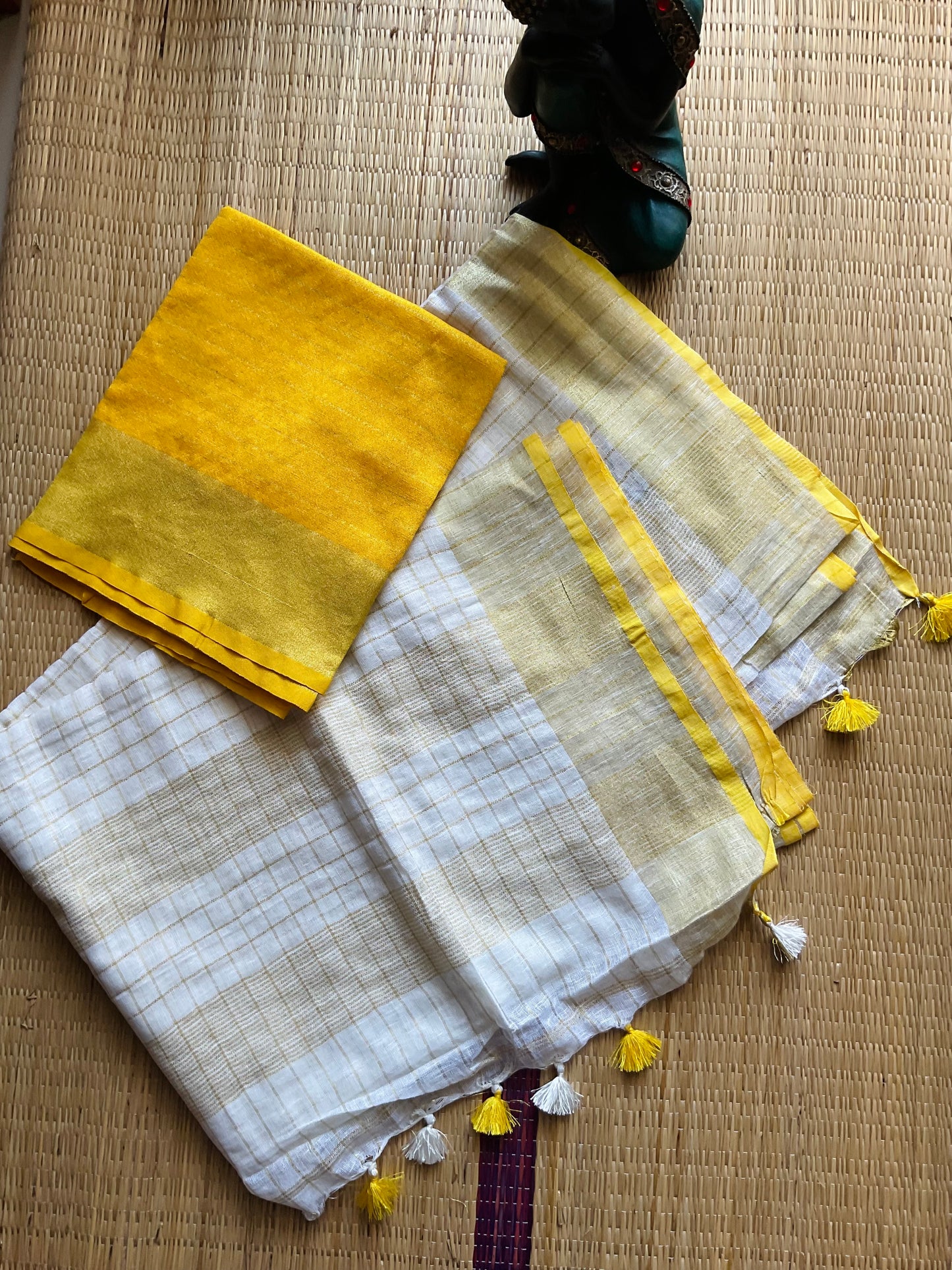 തുമ്പപ്പൂ💛( Yellow Linen Soft Cotton Saree with Matching Blouse piece)