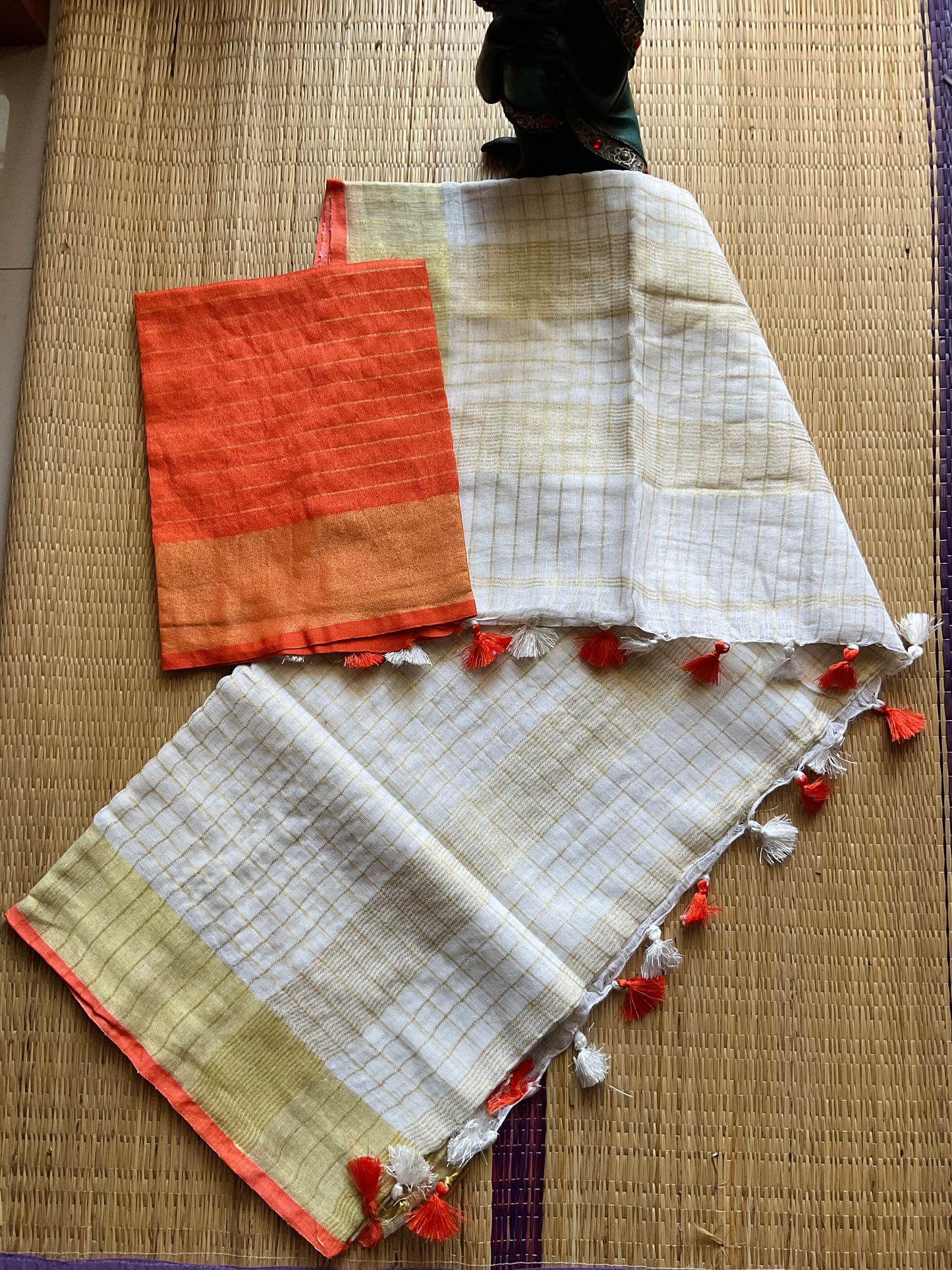 തുമ്പപ്പൂ🧡( Orange Linen Soft Cotton Saree with Matching Blouse piece)