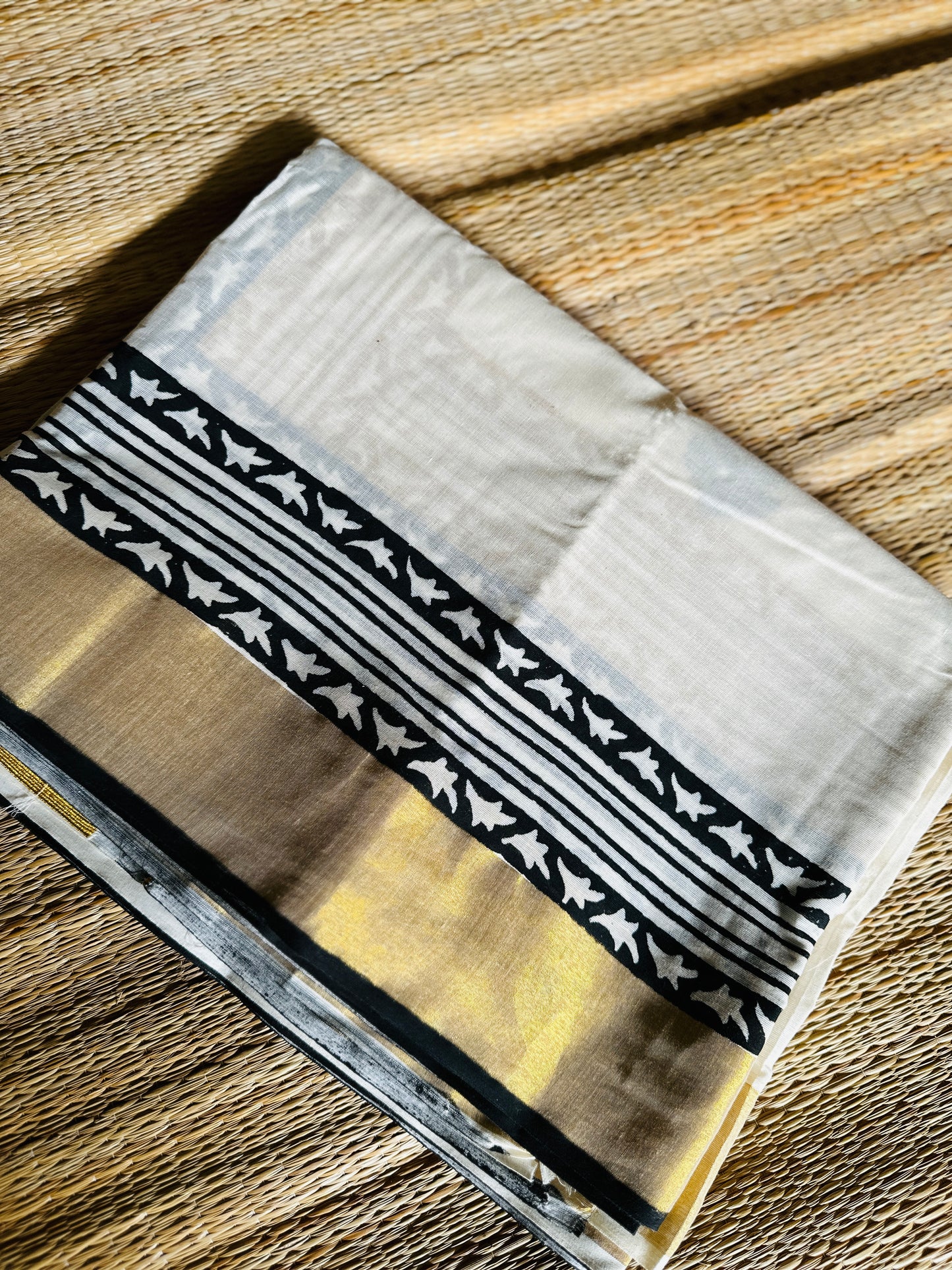 അത്തം(saree comes with a matching running blouse)