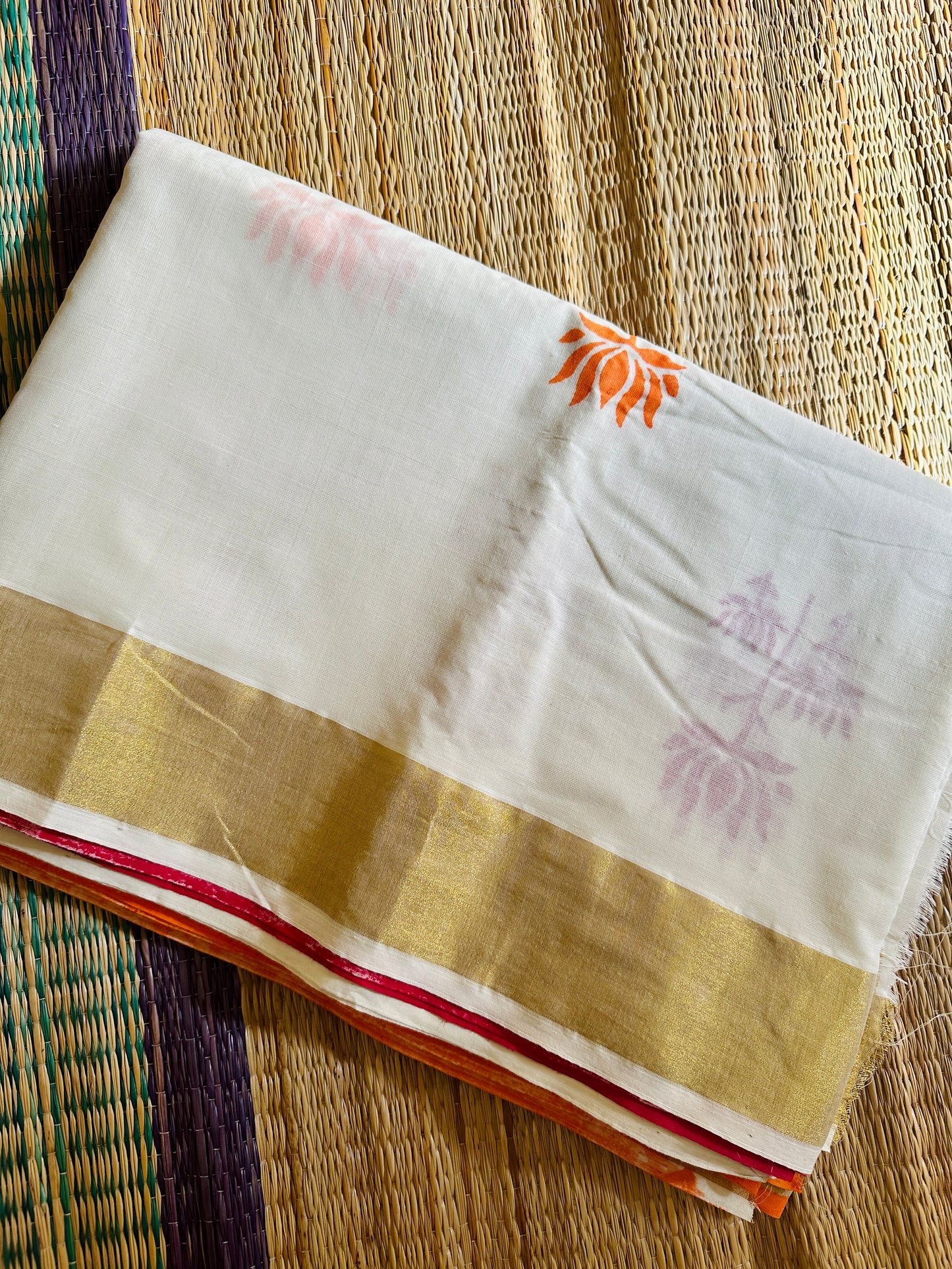 ചോതി(saree comes with a matching running blouse)