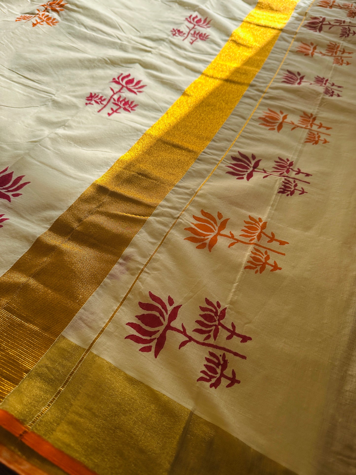 ചോതി(saree comes with a matching running blouse)