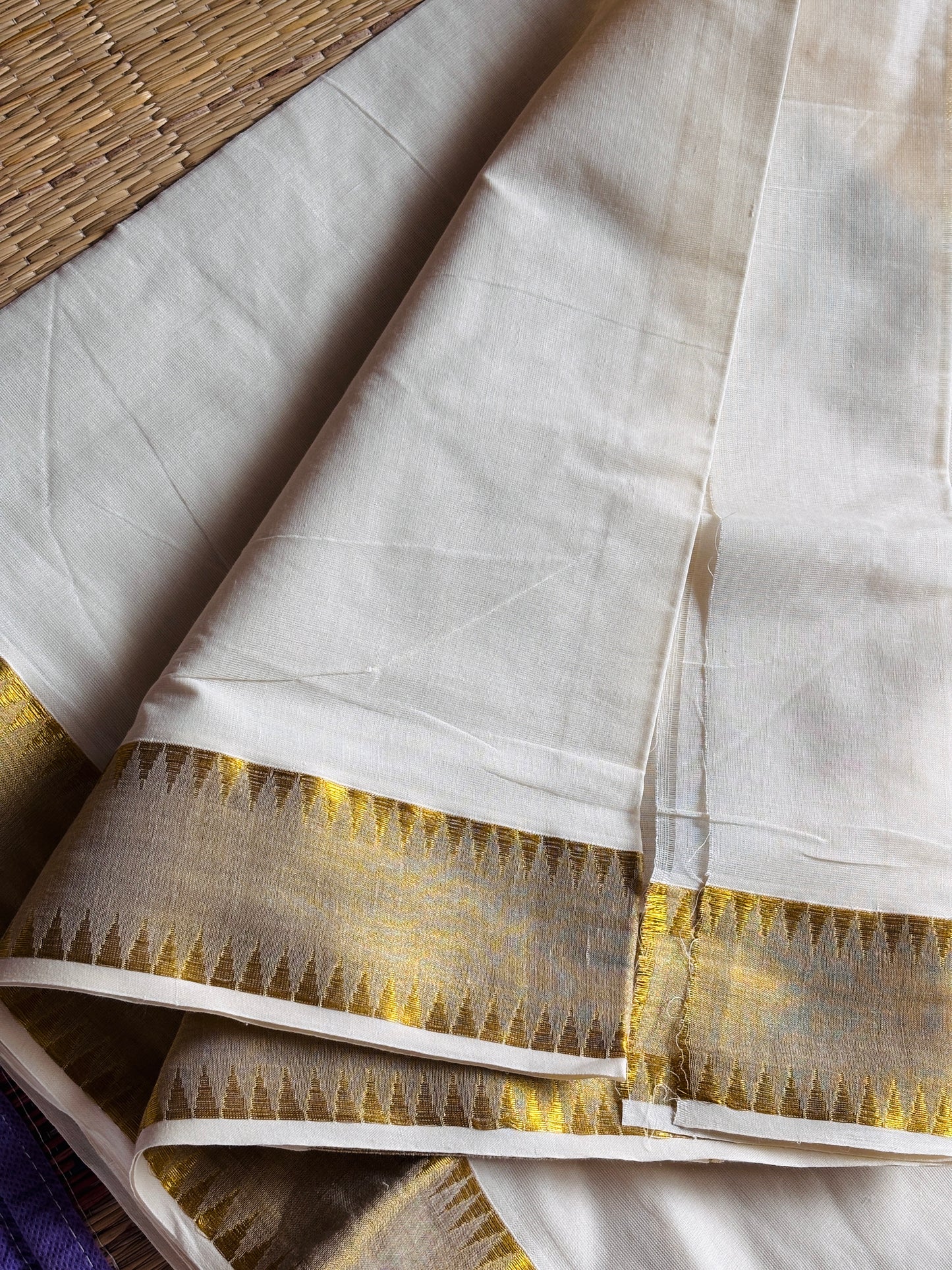 കളഭം🧡 ( Set saree with running Blouse piece)