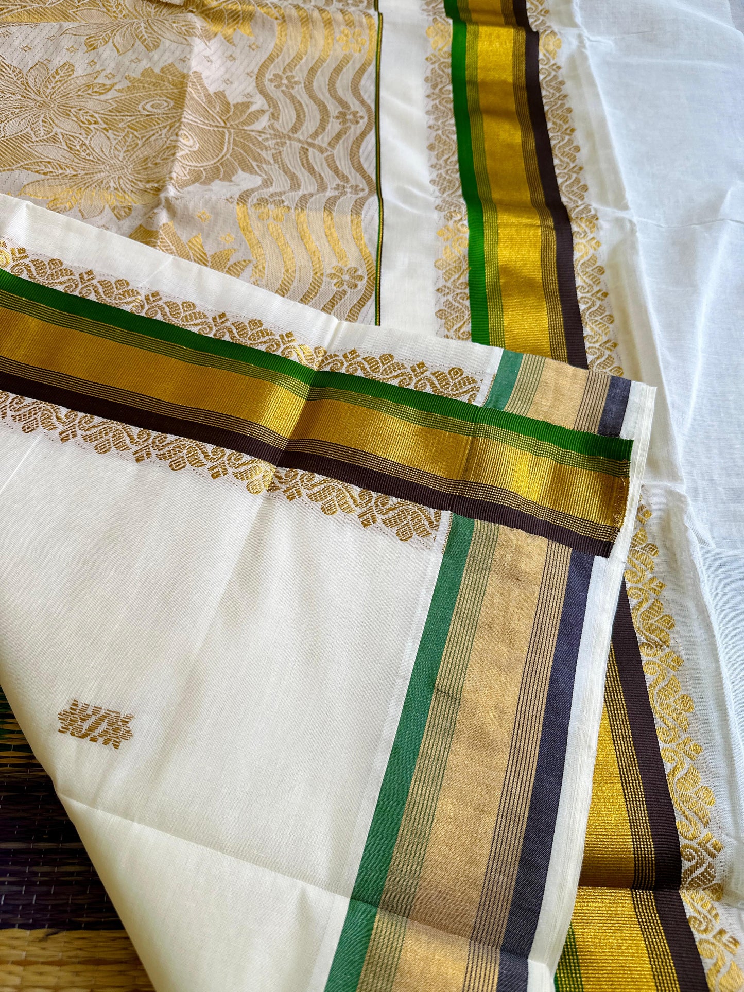 സുഗന്ധി🌸 (Set saree with Running Blouse piece)