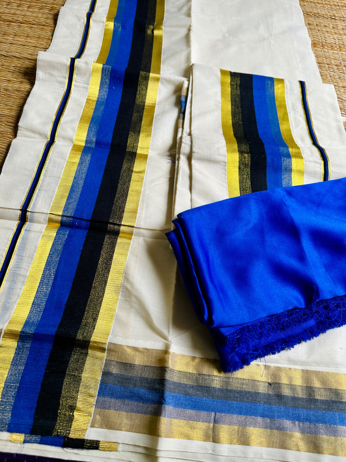 നീലി🪻 (Setmund with Blouse piece)