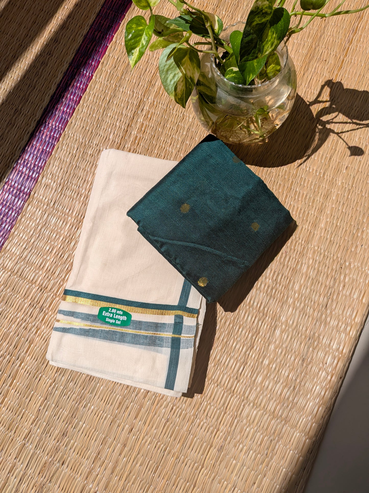 ചുട്ടി കര Bottle green ❤️ (Set mund with Blouse piece)