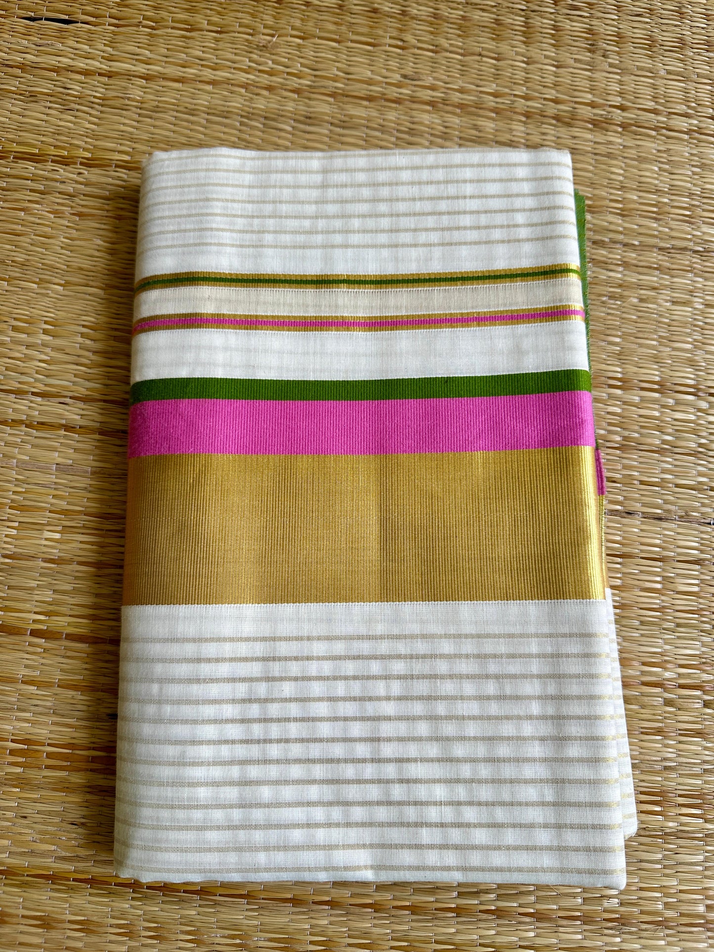 കമലം 🪷(saree comes with a matching running blouse)