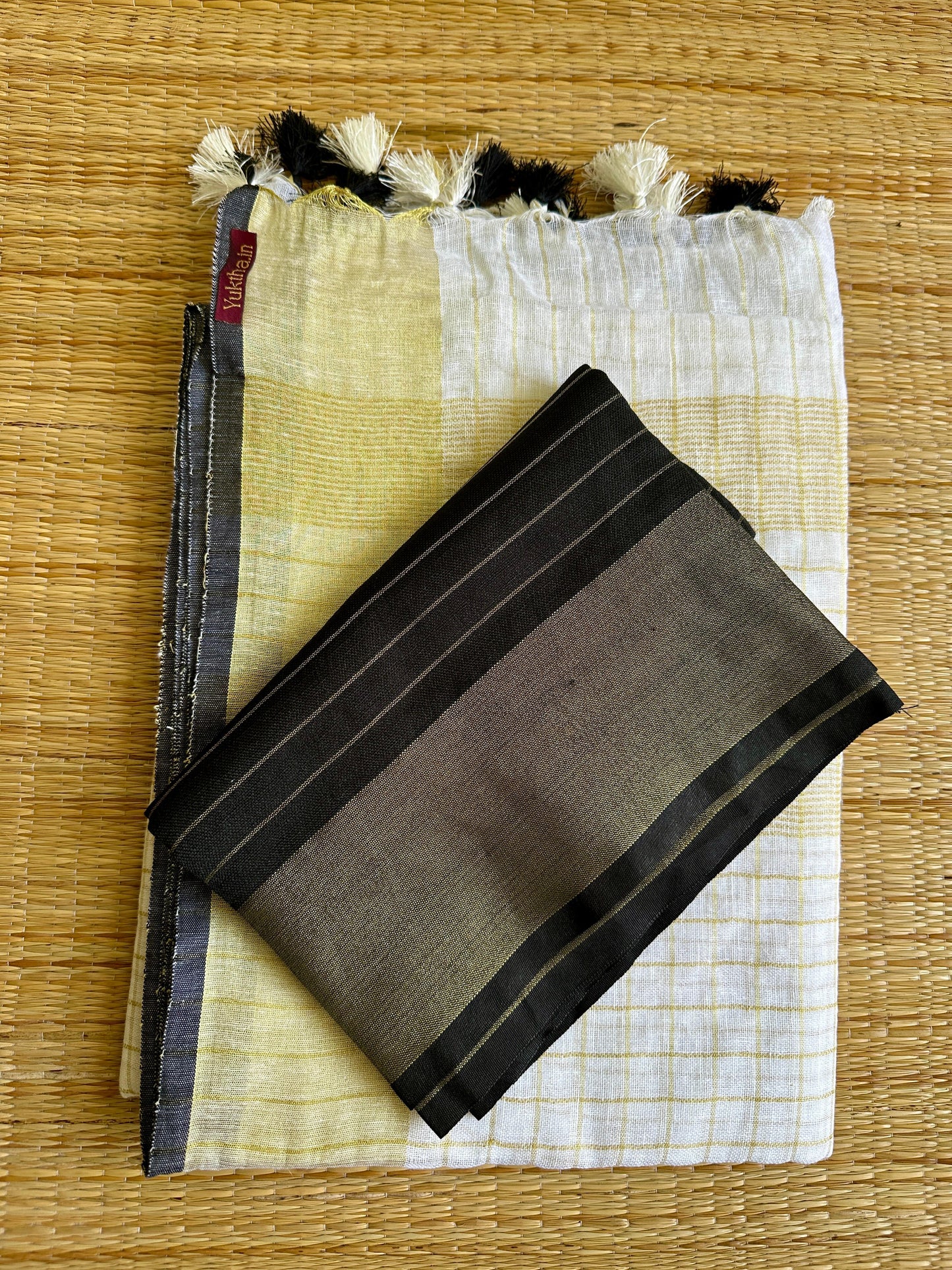 തുമ്പപ്പൂ🖤  ( Black Linen Soft Cotton Saree with Matching Blouse piece)