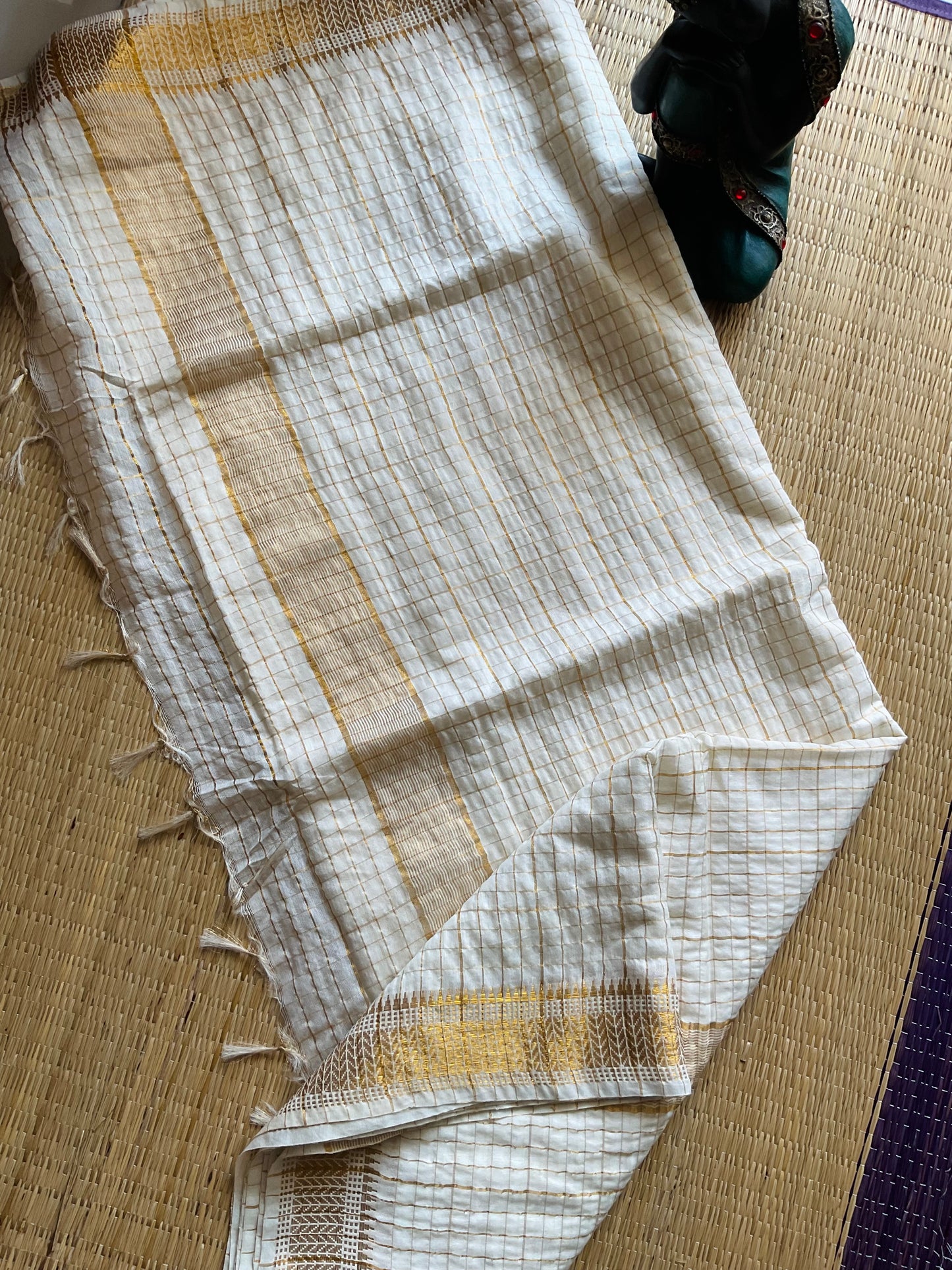 നങ്ങേലി 💕(Crushed Linen Soft Cotton Saree with running Blouse piece)