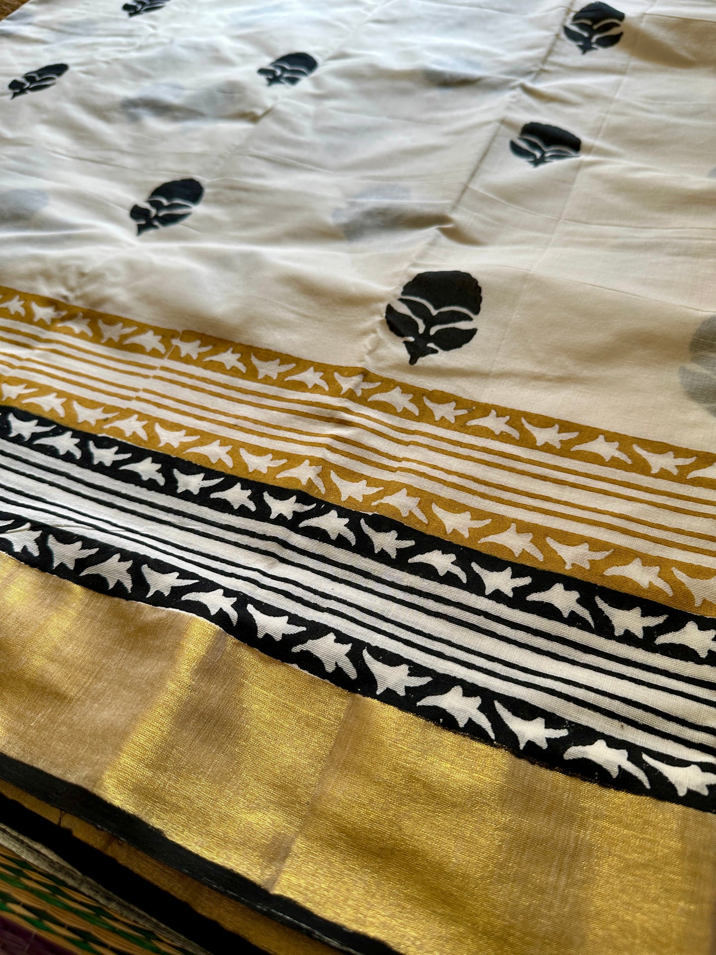 അത്തം(saree comes with a matching running blouse)