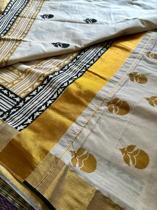 അത്തം(saree comes with a matching running blouse)