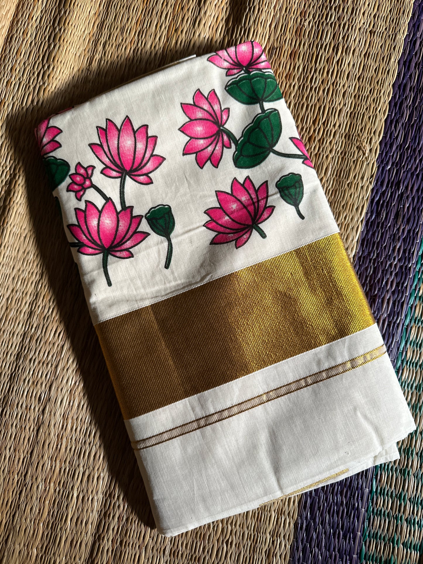 അനിഴം(saree comes with a matching running blouse)