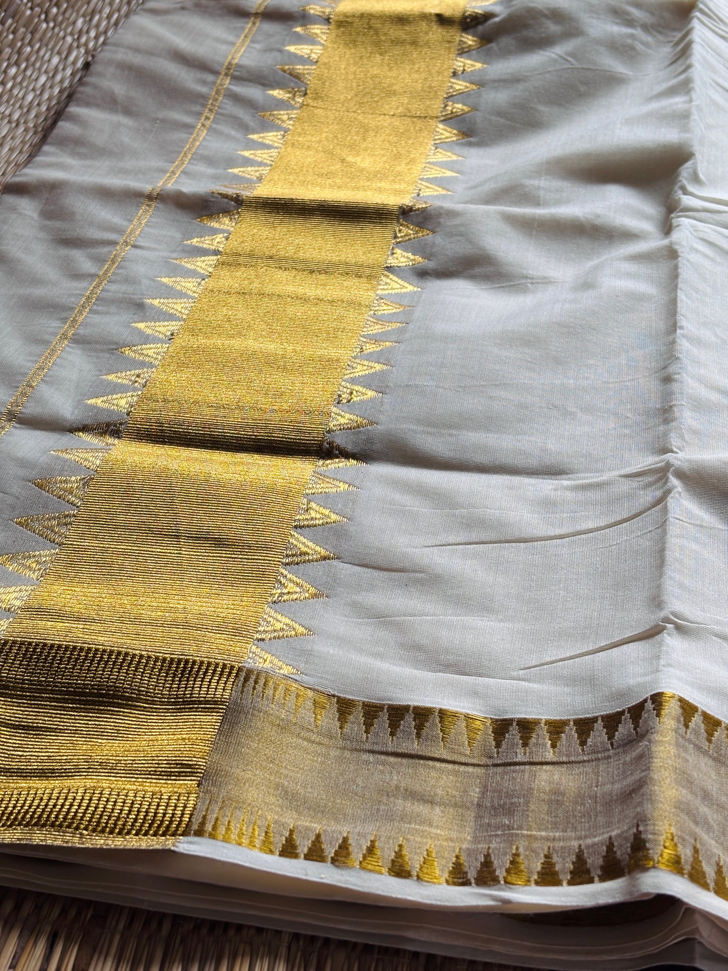 കളഭം🧡  ( Set saree with running Blouse piece)