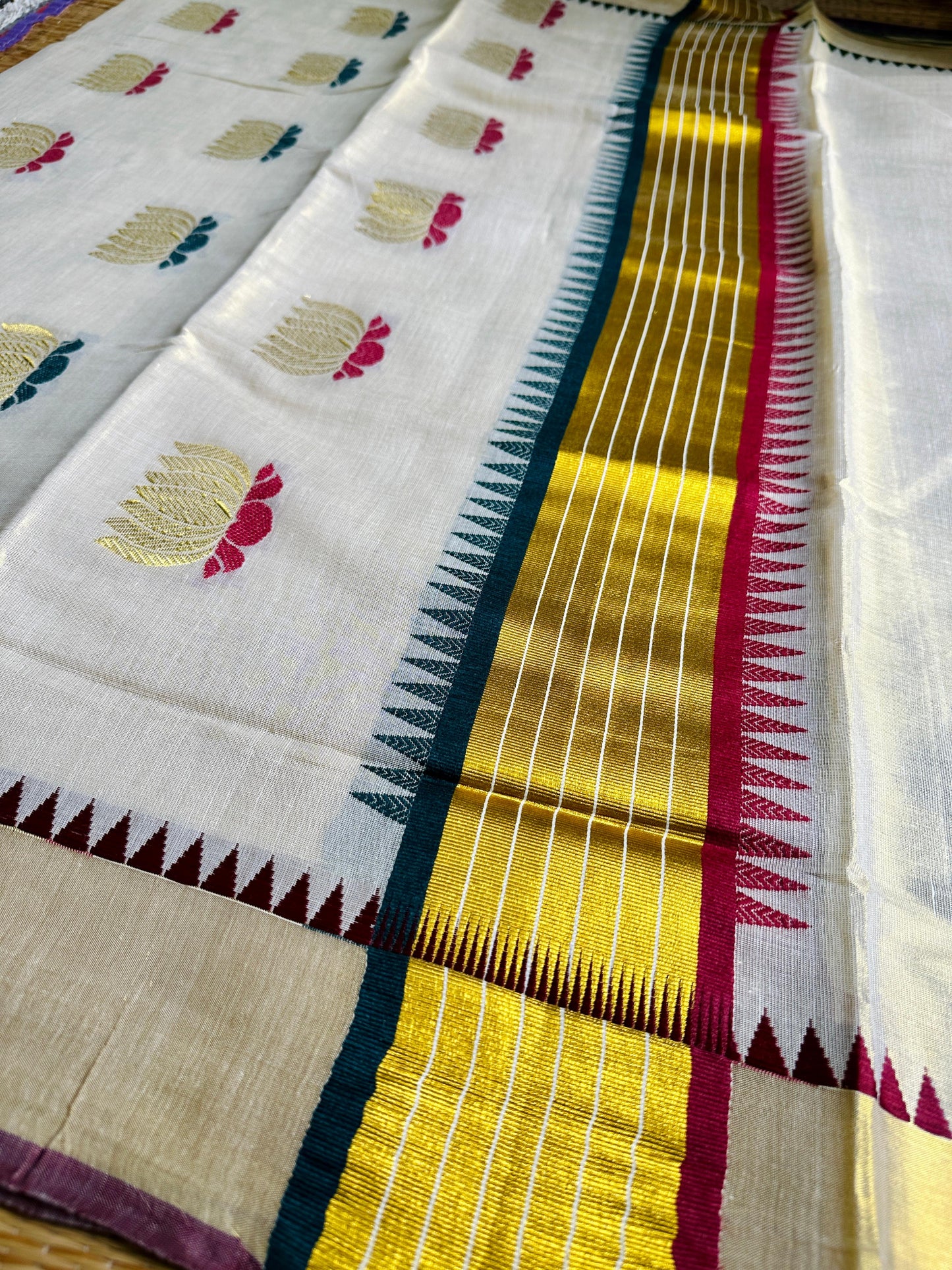 പത്മ 🪷(Tissue Cotton Set Saree with Running Blouse piece)