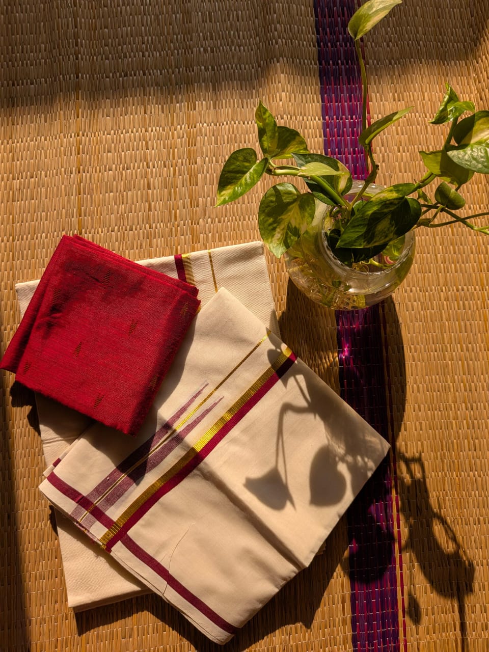ചുട്ടി കര Maroon ❤️ (Set mund without Blouse piece)