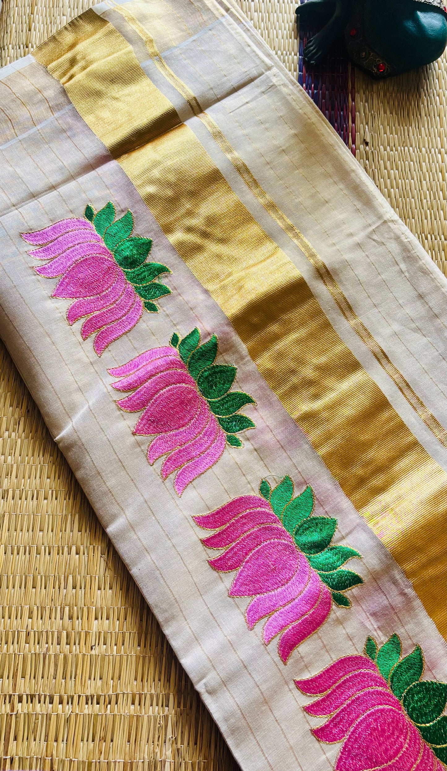 തനിക 🪷 (Tissue set saree with running blouse)